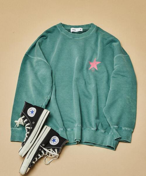 CONVERSE TOKYO（コンバーストウキョウ）の「ピグメントメッセージロゴスウェット（スウェット・メンズ・ブルー/グリーン/チャコールグレー・FREE）」の3枚目の写真