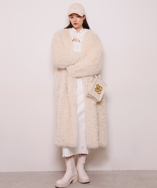 Seemi. byNICECLAUP（ シーミーバイナイスクラップ）の「【Seemi】Seemiメタルロゴショルダー（ショルダーバッグ・レディース・アイボリー/ブラック・FREE）」の11枚目の写真