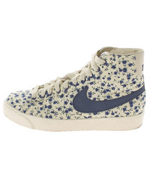 【美品】ナイキ ブレザー hi リバティ ミルクフェド 24.5 花柄 白紺 NIKE（ナイキ）の「WMNS BLAZER HI PREMIUM 花柄ハイカット