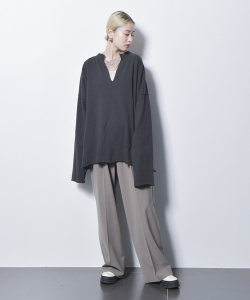 CITYSHOP(シティーショップ)の「KEY NECK スウェット(スウェット・レディース・ホワイト/チャコールグレー・FREE)」の3枚目の写真