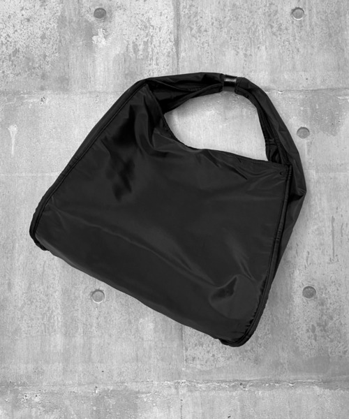 LVEU.(ラブユ.)の「【ZOZOTOWN限定】2way big size shoulder bag / 2wayビックサイズショルダーバッグ(トートバッグ・レディース・ブラック・FREE)」の16枚目の写真