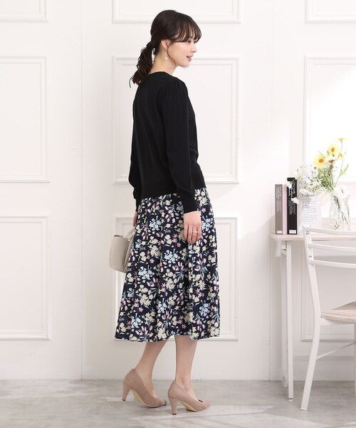 couture brooch（クチュールブローチ）の「◆パール調釦クルーネックカーディガン（カーディガン/ボレロ・レディース・ライトブルー/イエロー/ブラック/アイボリー・38/42/40）」の16枚目の写真