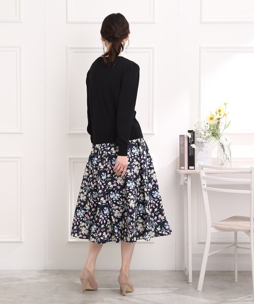 couture brooch（クチュールブローチ）の「◆パール調釦クルーネックカーディガン（カーディガン/ボレロ・レディース・ライトブルー/イエロー/ブラック/アイボリー・38/42/40）」の17枚目の写真