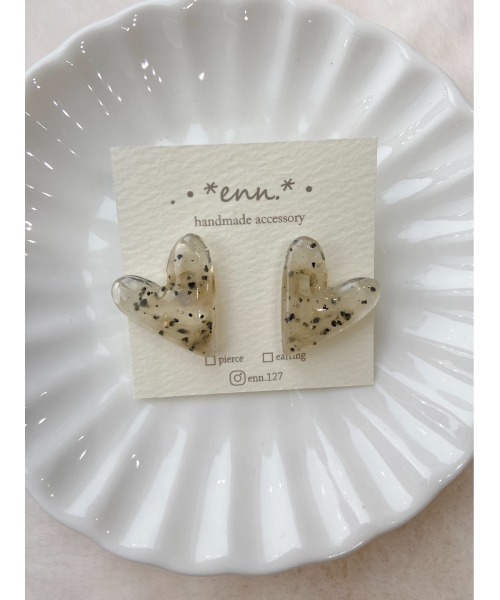 tone(トーン)の「【enn】レジンハートピアス(MA)(ピアス(両耳用)・レディース・C/A/B・FREE)」の2枚目の写真