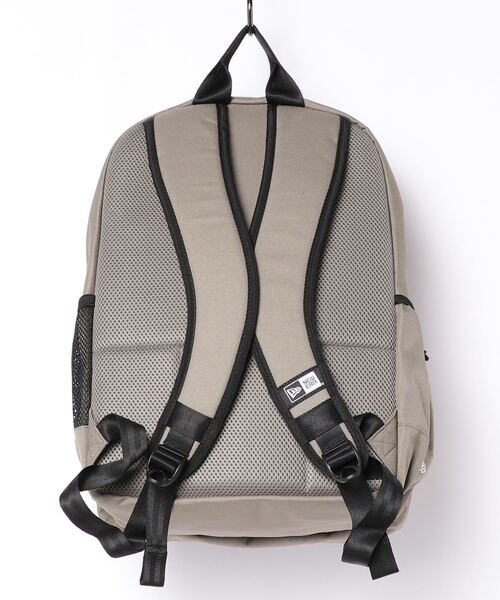 NEW ERA リュック ベージュ/ブラック キャリアパック 35L ベージュ/ブラック | ニューエラオンライン