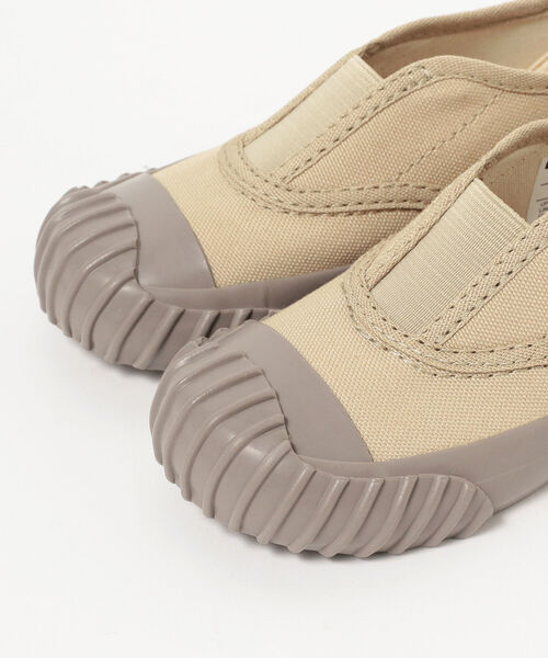 B:MING by BEAMS（ビーミングバイビームス）の「CONVERSE / BIG C FG SLIP-ON〈15～22cm〉（スニーカー・キッズ・ベージュ/チャコールグレー・15 /16/17/18/19/20/21/22）」の8枚目の写真