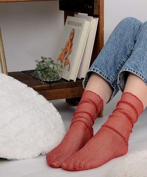 VIBGYOR Women(ヴィブジョー ウィメン)の「【float】キラキラ ラメ シースルー クルー丈ソックス【9色展開】(ソックス/靴下・レディース・ブラック/ブルー/ベージュ/イエロー/レッド/グリーン/ネイビー/グレー/ブラック系・FREE)」の9枚目の写真