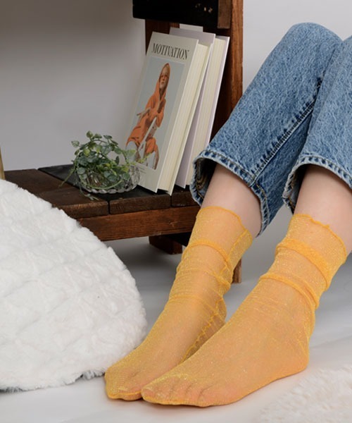 VIBGYOR Women(ヴィブジョー ウィメン)の「【float】キラキラ ラメ シースルー クルー丈ソックス【9色展開】(ソックス/靴下・レディース・ブラック/ブルー/ベージュ/イエロー/レッド/グリーン/ネイビー/グレー/ブラック系・FREE)」の8枚目の写真