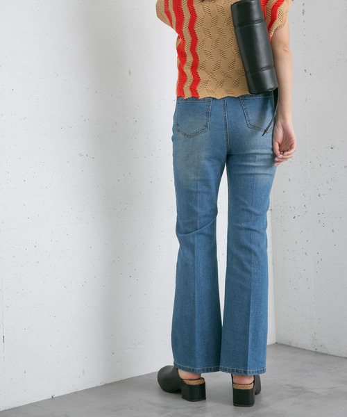 KBF（ケイビーエフ）の「ハイウエストフレアデニム（デニムパンツ・レディース・ブルー/ライトブルー・34/36）」の6枚目の写真