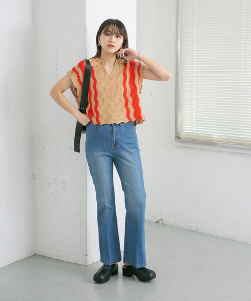 KBF（ケイビーエフ）の「ハイウエストフレアデニム（デニムパンツ・レディース・ブルー/ライトブルー・34/36）」の7枚目の写真