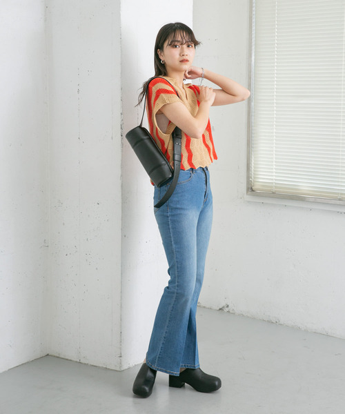 KBF（ケイビーエフ）の「ハイウエストフレアデニム（デニムパンツ・レディース・ブルー/ライトブルー・34/36）」の8枚目の写真