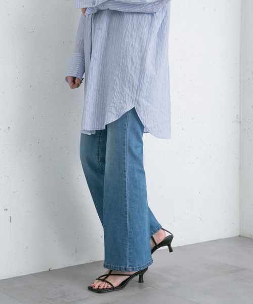 KBF（ケイビーエフ）の「ハイウエストフレアデニム（デニムパンツ・レディース・ブルー/ライトブルー・34/36）」の13枚目の写真