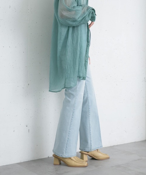 KBF（ケイビーエフ）の「ハイウエストフレアデニム（デニムパンツ・レディース・ブルー/ライトブルー・34/36）」の19枚目の写真