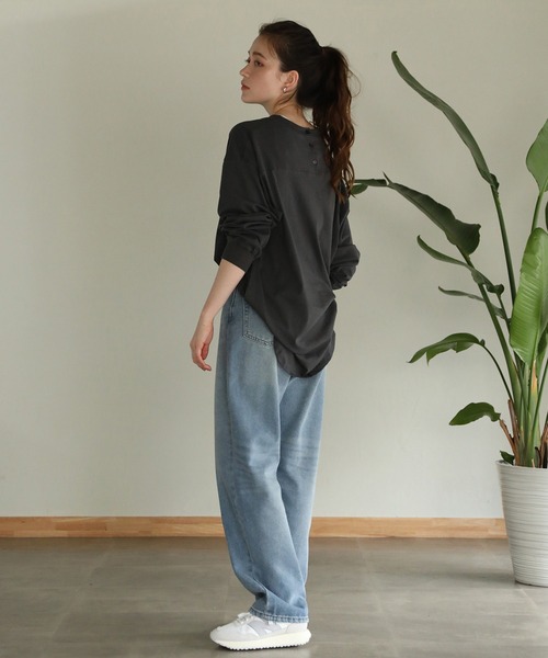 aity(アイティ)の「後ろボタンロングスリーブカットソー(Tシャツ/カットソー・レディース・チャコールグレー/グレー/オフホワイト/ブラック/カーキ・M)」の10枚目の写真