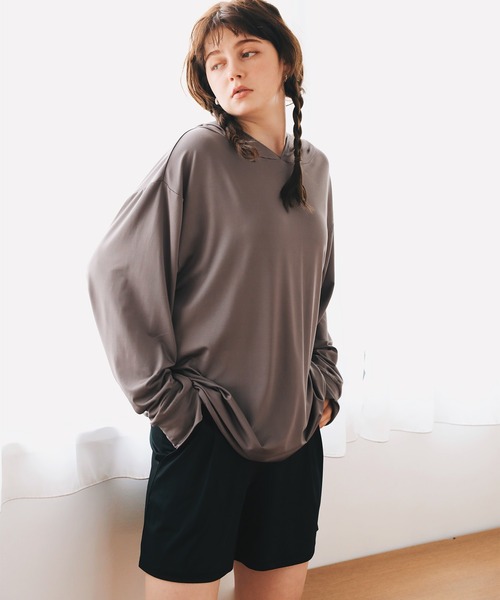 aity(アイティ)の「UPF50+UVカットプルオーバー ラッシュガード レディース(ラッシュガード・レディース・チャコール/カーキ/ネイビー/ブラック/モカ・FREE)」の2枚目の写真