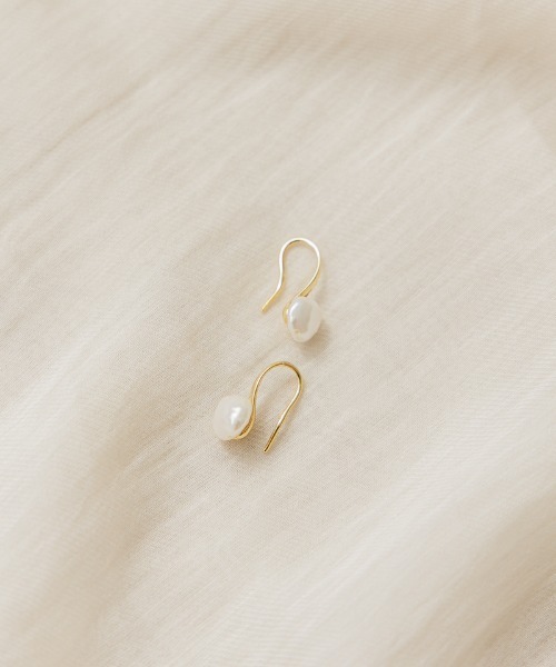 flower（フラワー）の「レインドロップパールピアス（ピアス（片耳用）・レディース・ホワイト・FREE）」の2枚目の写真