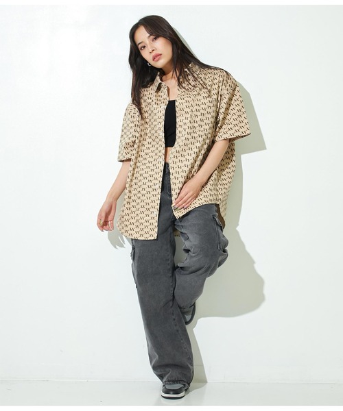 ANAP（アナップ）の「UNISEX対応 モノグラムデニムシャツ【親子・ジュニアお揃い】（シャツ/ブラウス・レディース・ベージュ/ブルー・FREE）」の7枚目の写真