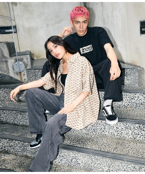 ANAP（アナップ）の「UNISEX対応 モノグラムデニムシャツ【親子・ジュニアお揃い】（シャツ/ブラウス・レディース・ベージュ/ブルー・FREE）」の4枚目の写真