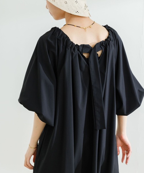 【美品】URBAN RESEARCH ギャザー ワンピース フリー ブラック URBAN RESEARCH（アーバンリサーチ）の「『MINOTECH』撥水ネック