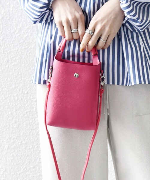 SHIPS any（シップス エニィ）の「SHIPS any: 2WAY スクエア ミニ ショルダー バッグ（ショルダーバッグ・レディース・ブラック/キャメル/レッド/シルバー/イエロー/グレー/ブルー/ピンク・ONE SIZE）」の6枚目の写真