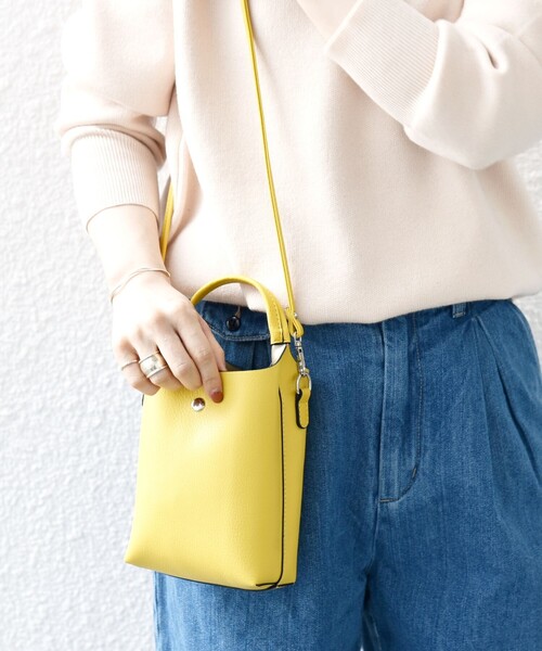 SHIPS any（シップス エニィ）の「SHIPS any: 2WAY スクエア ミニ ショルダー バッグ（ショルダーバッグ・レディース・ブラック/キャメル/レッド/シルバー/イエロー/グレー/ブルー/ピンク・ONE SIZE）」の4枚目の写真