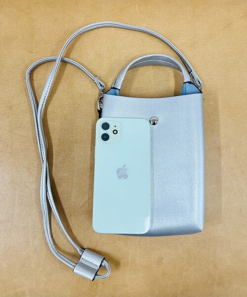 SHIPS any（シップス エニィ）の「SHIPS any: 2WAY スクエア ミニ ショルダー バッグ（ショルダーバッグ・レディース・ブラック/キャメル/レッド/シルバー/イエロー/グレー/ブルー/ピンク・ONE SIZE）」の9枚目の写真