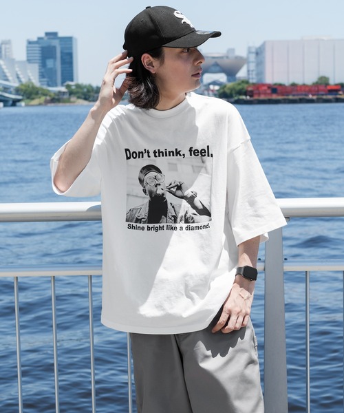 kutir（クティール）の「ストリートアソートグラフィックTシャツ（Tシャツ/カットソー・メンズ・スミクロ/ホワイト系その他/ブラック/オフホワイト/チャコールグレー・LARGE/MEDIUM）」の2枚目の写真