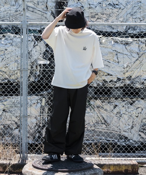 kutir（クティール）の「ストリートアソートグラフィックTシャツ（Tシャツ/カットソー・メンズ・スミクロ/ホワイト系その他/ブラック/オフホワイト/チャコールグレー・LARGE/MEDIUM）」の19枚目の写真