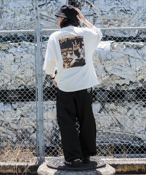 kutir（クティール）の「ストリートアソートグラフィックTシャツ（Tシャツ/カットソー・メンズ・スミクロ/ホワイト系その他/ブラック/オフホワイト/チャコールグレー・LARGE/MEDIUM）」の21枚目の写真