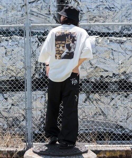 kutir（クティール）の「ストリートアソートグラフィックTシャツ（Tシャツ/カットソー・メンズ・スミクロ/ホワイト系その他/ブラック/オフホワイト/チャコールグレー・LARGE/MEDIUM）」の22枚目の写真