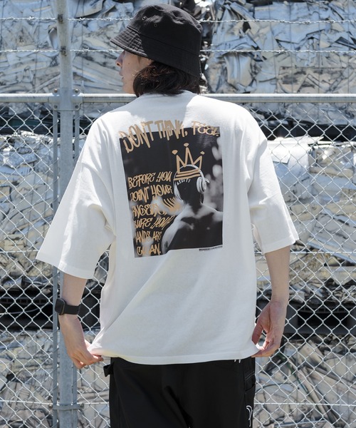 kutir（クティール）の「ストリートアソートグラフィックTシャツ（Tシャツ/カットソー・メンズ・スミクロ/ホワイト系その他/ブラック/オフホワイト/チャコールグレー・LARGE/MEDIUM）」の17枚目の写真