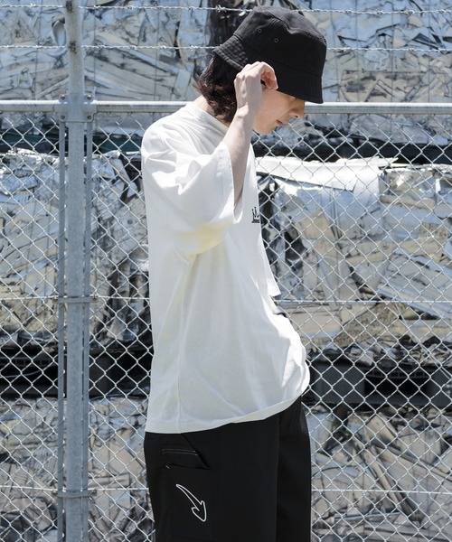 kutir（クティール）の「ストリートアソートグラフィックTシャツ（Tシャツ/カットソー・メンズ・スミクロ/ホワイト系その他/ブラック/オフホワイト/チャコールグレー・LARGE/MEDIUM）」の15枚目の写真