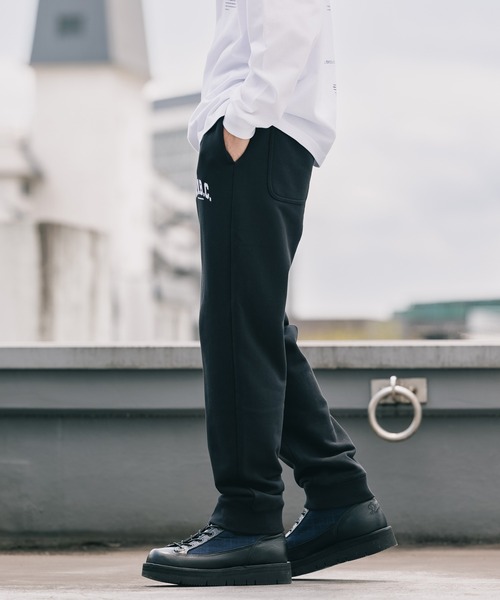 WHITE MOUNTAINEERING（ホワイトマウンテニアリング）の「White Mountaineering/ホワイトマウンテニアリング WMBC COLLEGE LOGO SWEATPANTS スウェットパンツ（スウェットパンツ・メンズ・ブラック・2/3/1）」の22枚目の写真