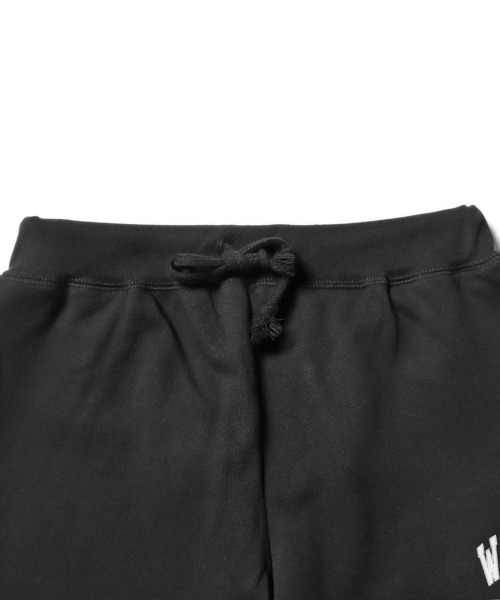 WHITE MOUNTAINEERING（ホワイトマウンテニアリング）の「White Mountaineering/ホワイトマウンテニアリング WMBC COLLEGE LOGO SWEATPANTS スウェットパンツ（スウェットパンツ・メンズ・ブラック・2/3/1）」の3枚目の写真