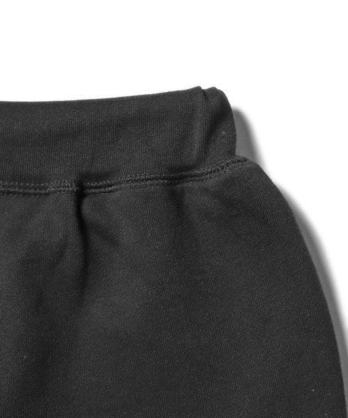 WHITE MOUNTAINEERING（ホワイトマウンテニアリング）の「White Mountaineering/ホワイトマウンテニアリング WMBC COLLEGE LOGO SWEATPANTS スウェットパンツ（スウェットパンツ・メンズ・ブラック・2/3/1）」の4枚目の写真