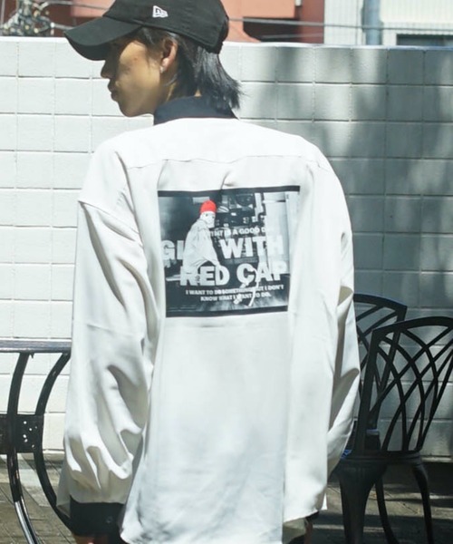 Red Cap Girl(レッドキャプガール)の「【UNIIT/ユニット】【RED CAP GIRL/レッドキャップガール】UNIIT×RED CAP GIRL コラボ ナチュラル ストレッチ ルーズシルエット バックプリント シャツ(シャツ/ブラウス・メンズ・ホワイト系その他/グレー系その他/ブルー/チャコールグレー/ベージュ系その他/ホワイト・LARGE/MEDIUM)」の2枚目の写真