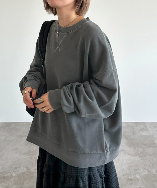 apres jour mignon(アプレジュールミニョン)の「ピグメントスウェット【ZOZOTOWN限定アイテム】(スウェット・レディース・パープル/ネイビー/ブラック系その他/グリーン/ダークブラウン/マスタード/オレンジ・フリー/X-LARGE)」の2枚目の写真