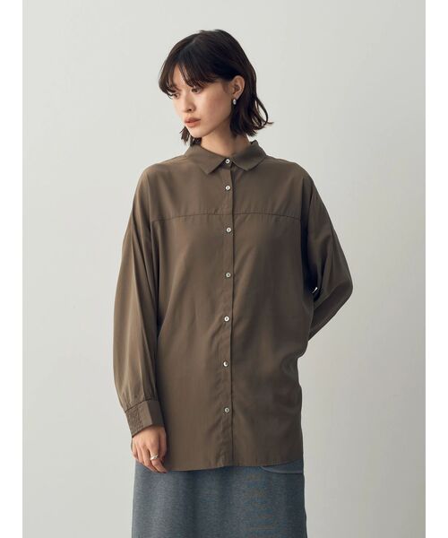 YECCA VECCA(イェッカヴェッカ)の「バックギャザーロングシャツ(シャツ/ブラウス・レディース・ブラック/グリーン/オフホワイト/カーキ系1・FREE)」の5枚目の写真
