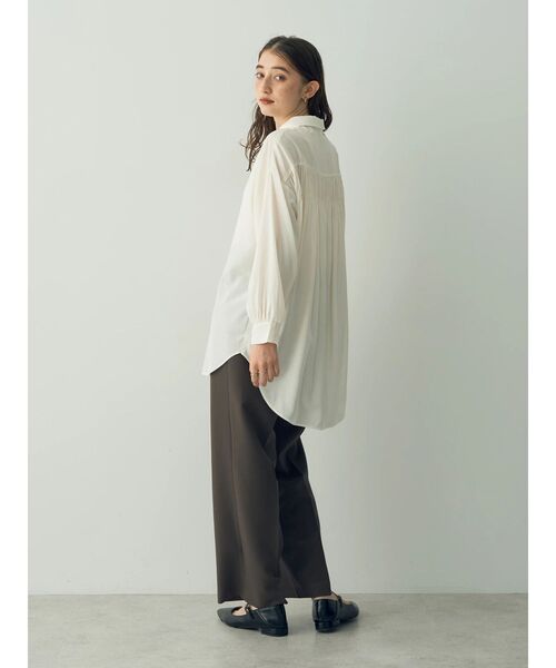 YECCA VECCA(イェッカヴェッカ)の「バックギャザーロングシャツ(シャツ/ブラウス・レディース・ブラック/グリーン/オフホワイト/カーキ系1・FREE)」の17枚目の写真
