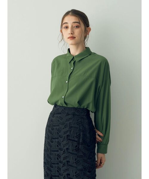 YECCA VECCA(イェッカヴェッカ)の「バックギャザーロングシャツ(シャツ/ブラウス・レディース・ブラック/グリーン/オフホワイト/カーキ系1・FREE)」の20枚目の写真
