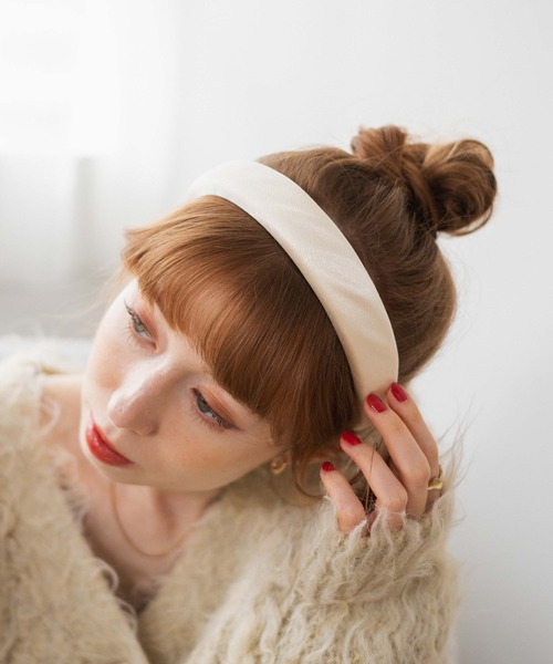 WEGO（ウィゴー）の「WEGO/ボリュームサテンカチューシャ（カチューシャ・レディース・ホワイト/ブラック・FREE）」の3枚目の写真