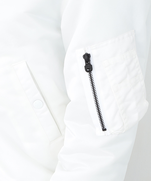 Ray BEAMS(レイビームス)の「◇White Mountaineering×Ray BEAMS / 別注 リバーシブル MA-1(ミリタリージャケット・レディース・ホワイト・ONE SIZE)」の4枚目の写真