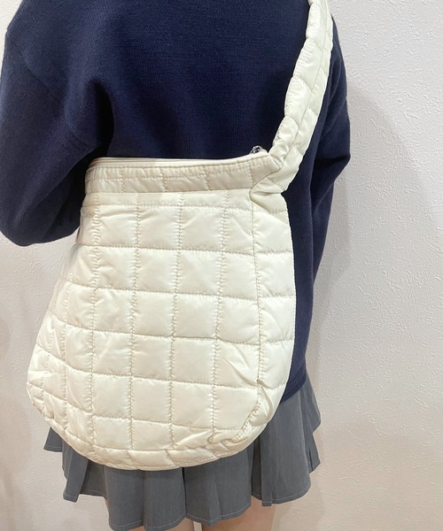 大きめ 軽量 キルティング ラウンドショルダーバック（ショルダー 