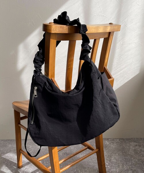 fredy emue（フレディエミュ）の「フリーアジャストワイドベルトバッグ（ショルダーバッグ・レディース・ブラウン/ブラック・FREE）」の2枚目の写真