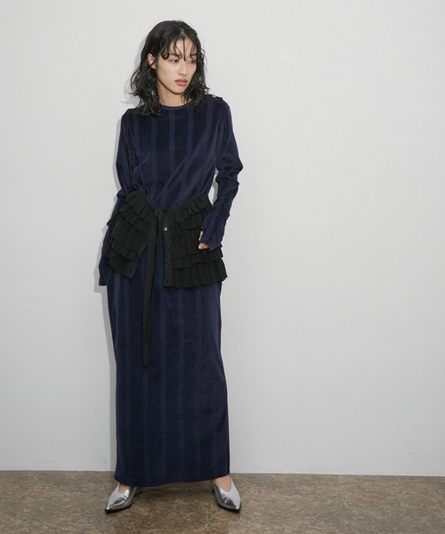 ADAM ET ROPE'（アダムエロペ）の「【tyn.TGOR】Multi way frill（キャミソール・レディース・ブラック/オフホワイト・FREE）」の6枚目の写真