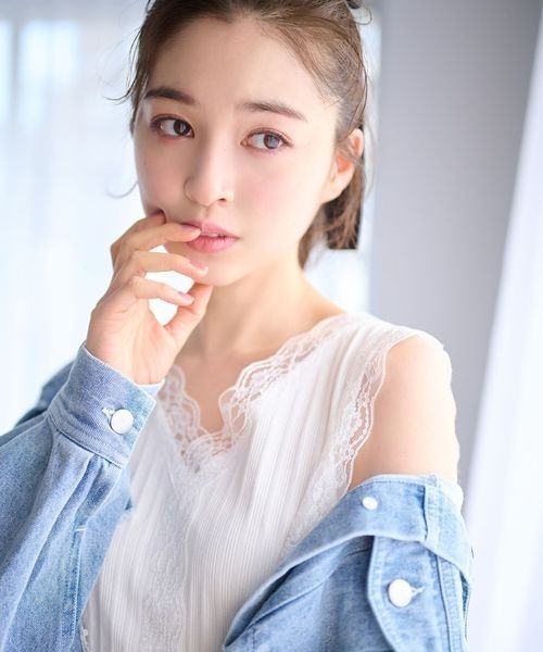 mysty woman(ミスティウーマン)の「【上西星来さんコラボ】Vネックレースタンク 104417(タンクトップ・レディース・ブラック/オフホワイト/ピンク・FREE)」の1枚目の写真