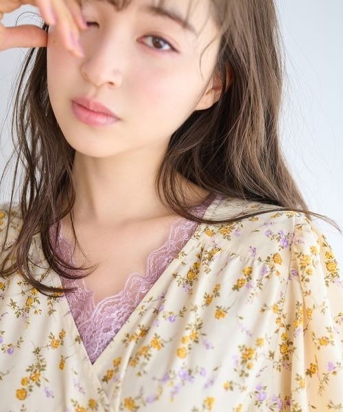 mysty woman(ミスティウーマン)の「【上西星来さんコラボ】Vネックレースタンク 104417(タンクトップ・レディース・ブラック/オフホワイト/ピンク・FREE)」の3枚目の写真