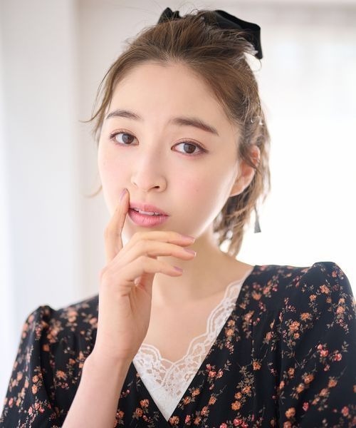 mysty woman(ミスティウーマン)の「【上西星来さんコラボ】Vネックレースタンク 104417(タンクトップ・レディース・ブラック/オフホワイト/ピンク・FREE)」の6枚目の写真