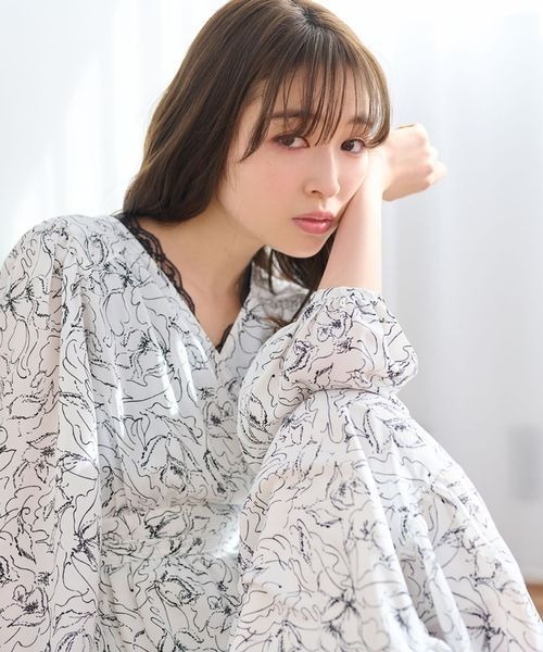 【 上西星来さんコラボ】クロシェラメカーディガン アイボリー mysty woman（ミスティウーマン）の「【上西星来さんコラボ】V