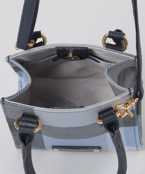 BLUE LABEL CRESTBRIDGE（ブルーレーベルクレストブリッジ）の「クレストブリッジチェックPVCスクエアポシェット（ショルダーバッグ・レディース・レッド/ベージュ系その他/オレンジ系その他/ロイヤルブルー・FREE）」の16枚目の写真